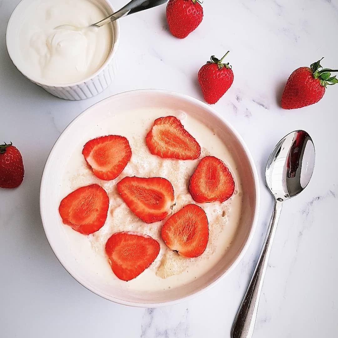 Strawberry oatmeal breakfast